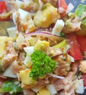 Легкий салат з авокадо і тунця інгредієнти 5