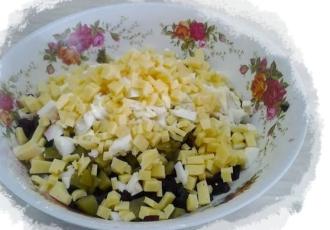 Салат буряковий з сиром і часником інгредієнти 5
