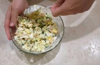 Варіант салату з тунцем і яйцями інгредієнти 5
