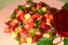 Буряковий салат з чорносливом і нутом інгредієнти 1