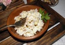 Кальмаровий салат з яєчними млинцями інгредієнти 1