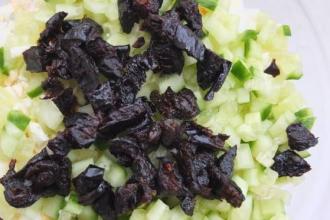 Курячий салат з чорносливом інгредієнти 4