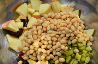 Овочевий салат з квасолею і яблуком інгредієнти 5