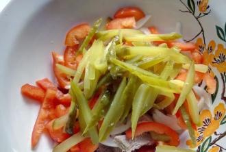 Овочевий салат з квасолею і м'ясом інгредієнти 5