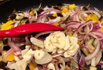 Овочевий гарячий салат-гарнір інгредієнти 6