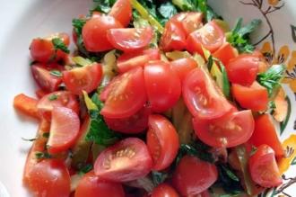 Овочевий салат з квасолею і м'ясом інгредієнти 7