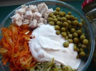 Курячий салат з маринованими огірками інгредієнти 7