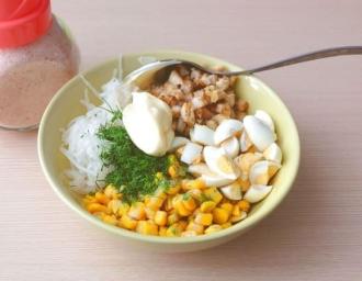 Рецепт салату з курячим філе і кукурудзою інгредієнти 9