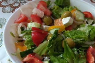 Корисний сезонний салат інгредієнти 1