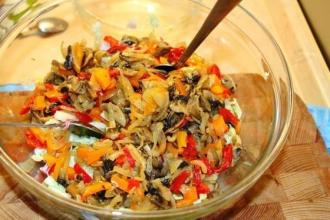 Рецепт з грибами і крабовими паличками інгредієнти 10