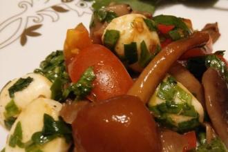 Теплий салат з грибами та моцарелою інгредієнти 1