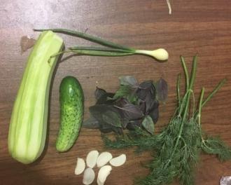 Літній салат з огірків і кабачків інгредієнти 2