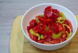 Салат "Миттєвий" з помідорів інгредієнти 3