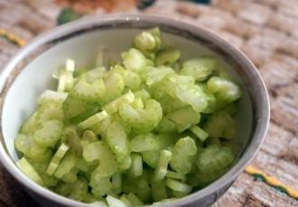 Рецепт з селерою, яблуком і капустою інгредієнти 3