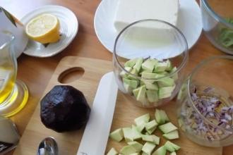 Рецепт з бринзою, буряком і авокадо інгредієнти 3