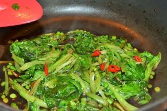 Смажені листя салату в соєвому соусі інгредієнти 3