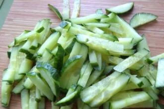 Салат "Зелений" з оливками і чіпсами інгредієнти 4