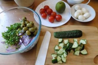 Салат з молодою капустою і моцарелою інгредієнти 4