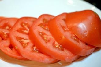 Салат з томатів і моцарелли із заправкою інгредієнти 4