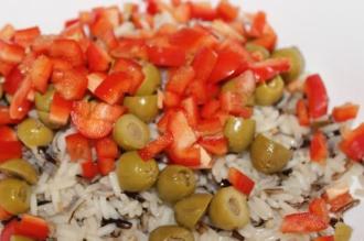 Салат з диким рисом і оливками інгредієнти 4