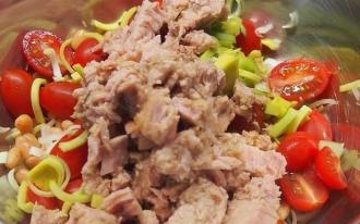 Смачний салат з тунцем інгредієнти 5