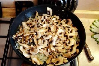 Рецепт з грибами і крабовими паличками інгредієнти 5