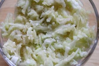 Листковий салат з чорносливом інгредієнти 5