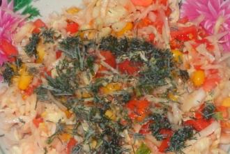Капустяний салат з кукурудзою і сухариками інгредієнти 5