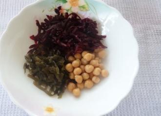 Гострий овочевий салат з нутом інгредієнти 6