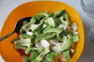 Овочевий салат з моцарелою інгредієнти 6