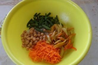Овочевий салат з фунчозою і нутом інгредієнти 8