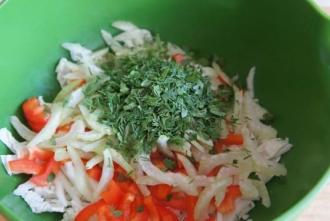 Овочевий салат зі смаженою куркою інгредієнти 9