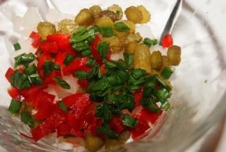 Пікантний святковий салат інгредієнти 9