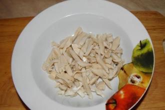 Кальмаровий салат з яєчними млинцями інгредієнти 2