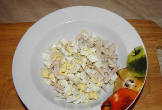 Кальмаровий салат з яєчними млинцями інгредієнти 3